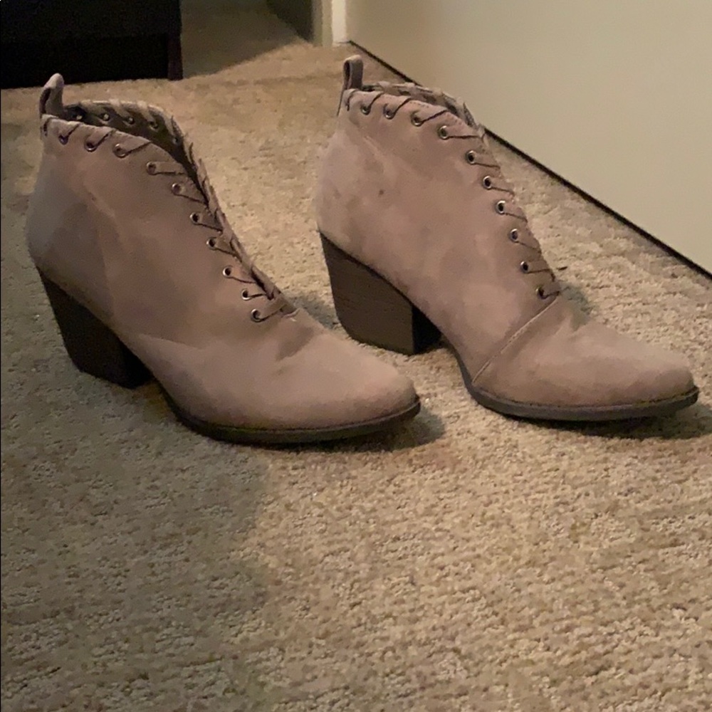 Women’s booties size 9m